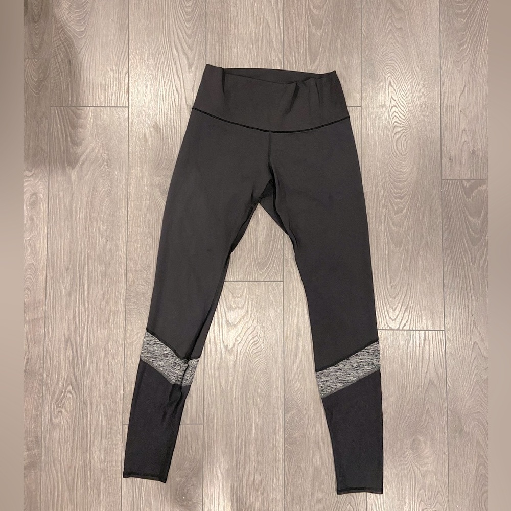 Lululemon tights tag is gone fits like 8